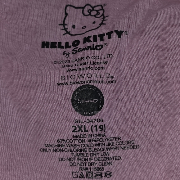 Hello Kitty Grapic Tee Size 2XL (19) - Picture 4 of 4